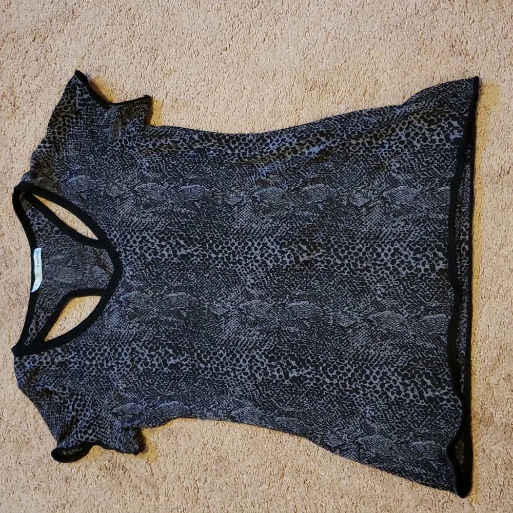 Maurices snake print v neck t with cutout back szL